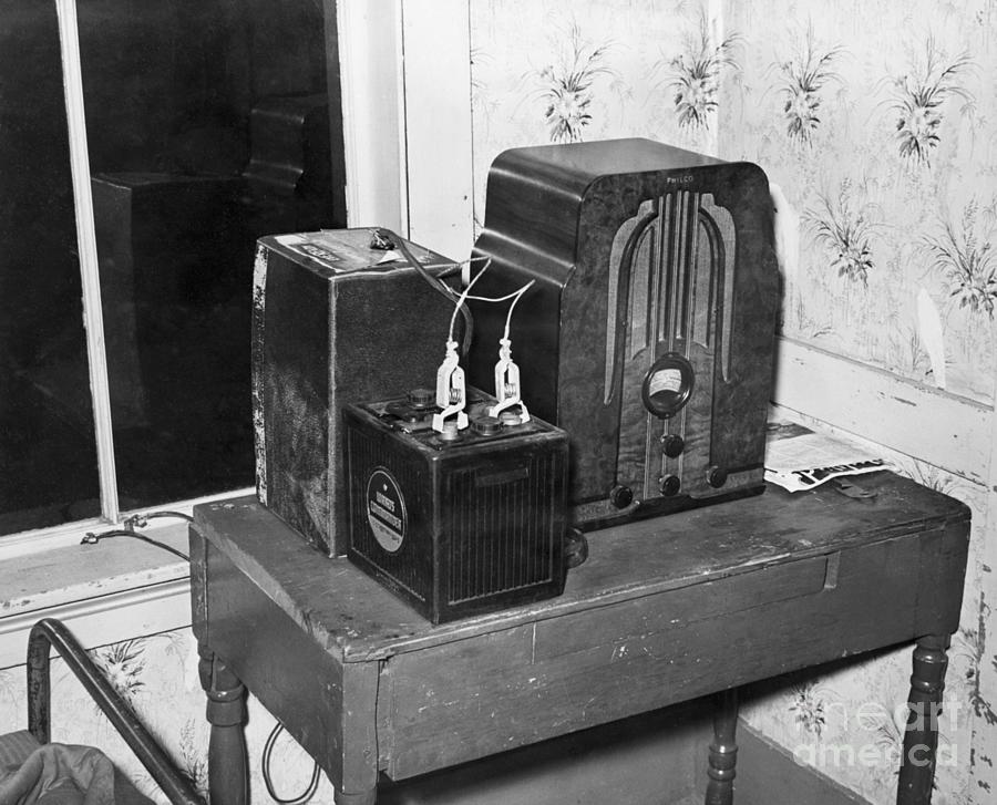 Battery Operated Radio Of The 1930s Photograph by Bettmann