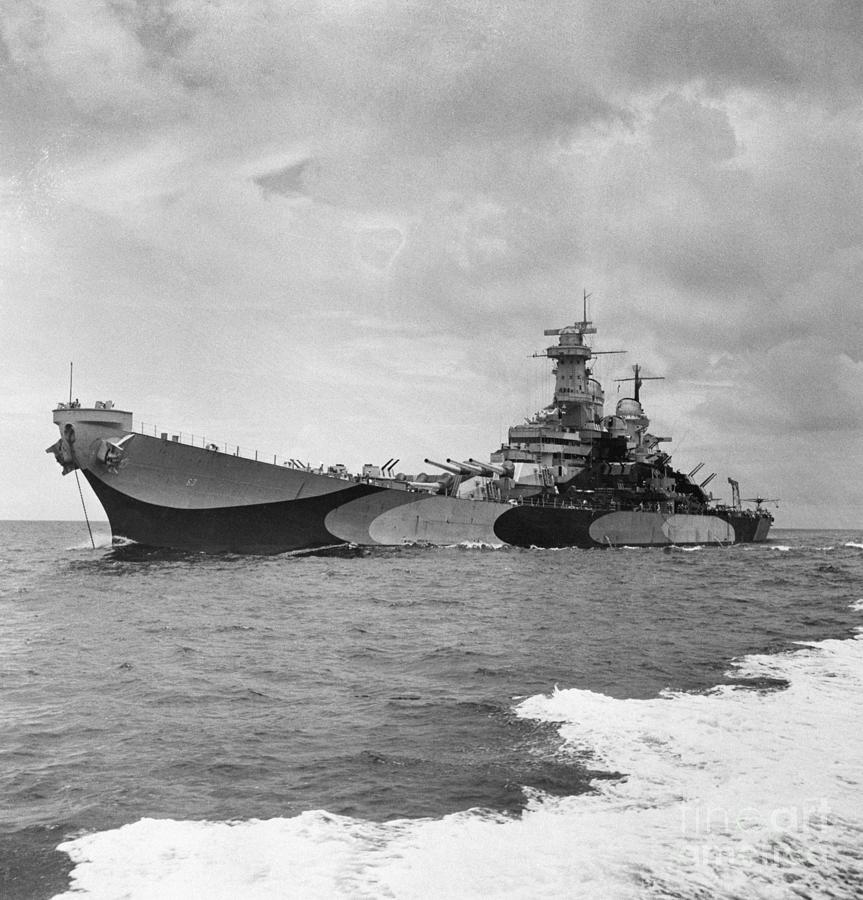 Battleship Missouri, First Photo Photograph by Bettmann