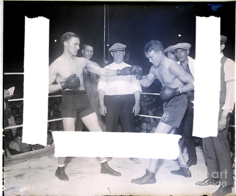 Battling Siki & Tommy Loughran In Ring Photograph by Bettmann