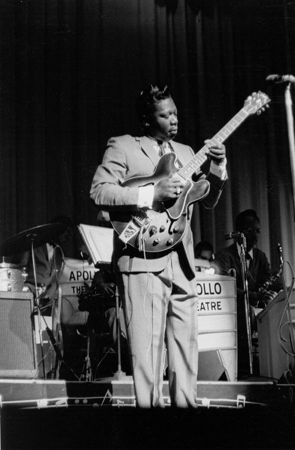 Music Photograph - Bb King Performing At The Apollo by Michael Ochs Archives