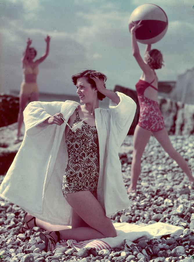 Beach Girls Photograph by Hulton Archive