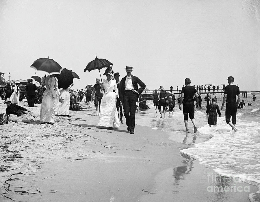 Beachgoers At Atlantic City Photograph by Bettmann