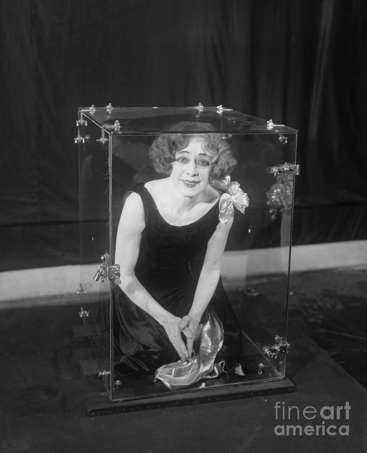 Beatrice Houdini Demonstrating An Photograph by Bettmann