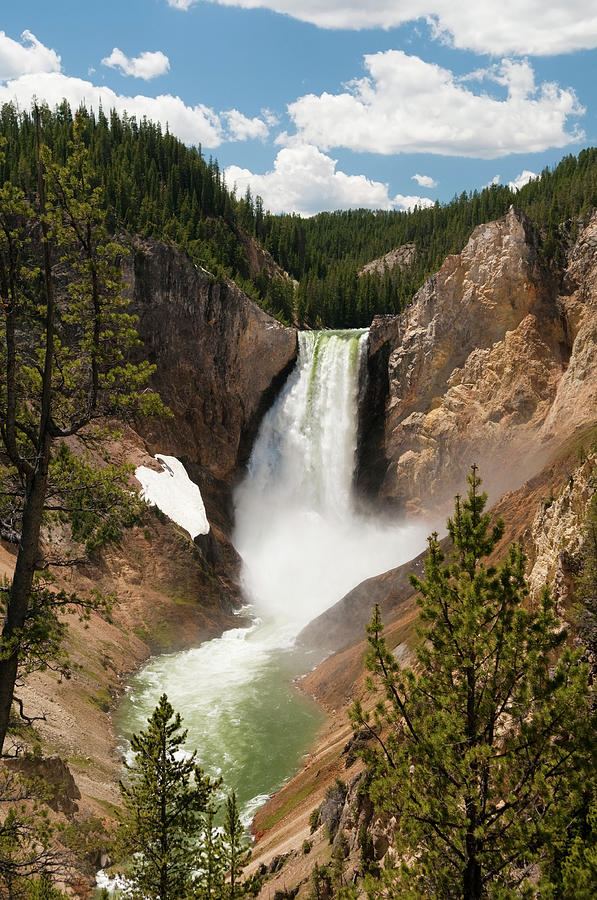 Beautiful Yellowstone Falls by Leezsnow