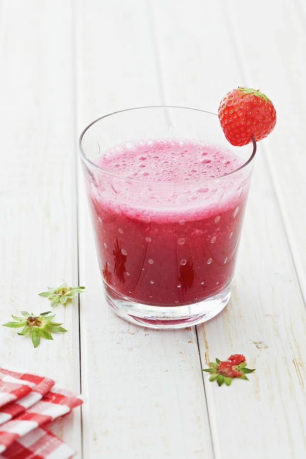 Beetroot And Strawberry Drink Photograph by Rafael Pranschke