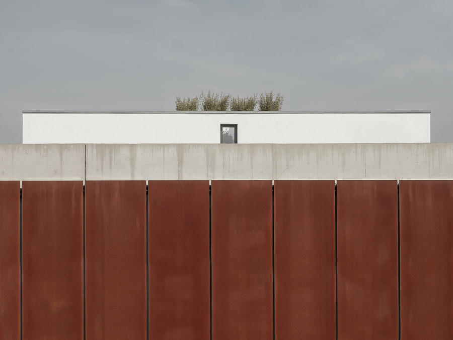 Wall Photograph - Behind The Wall by Klaus Lenzen