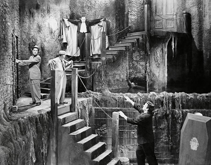 Bela Lugosi Photograph - BELA LUGOSI , BUD ABBOTT and LOU COSTELLO in ABBOTT AND COSTELLO MEET FRANKENSTEIN -1948-. by Album