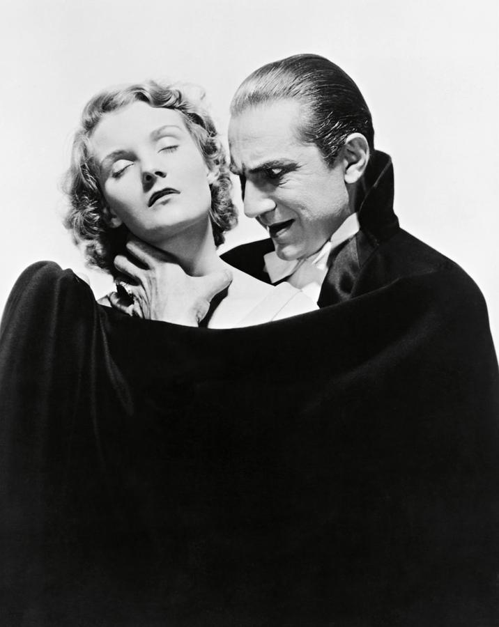 Clothing Photograph - BELA LUGOSI and HELEN CHANDLER in DRACULA -1931-. by Album