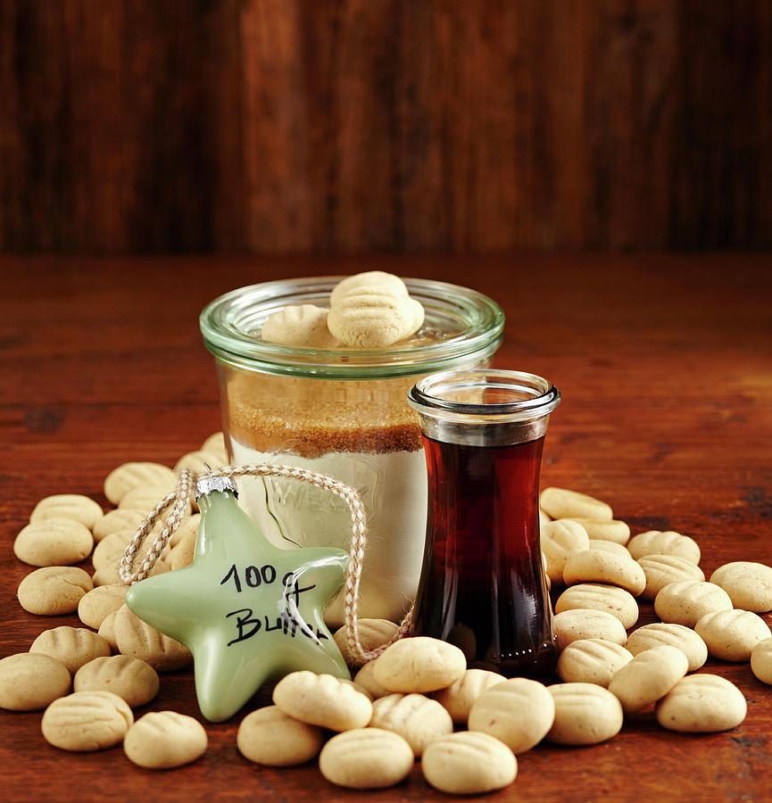 Belgian Caramel Biscuits And Baking Mix In A Glass christmas Gifting Photograph by Teubner Foodfoto