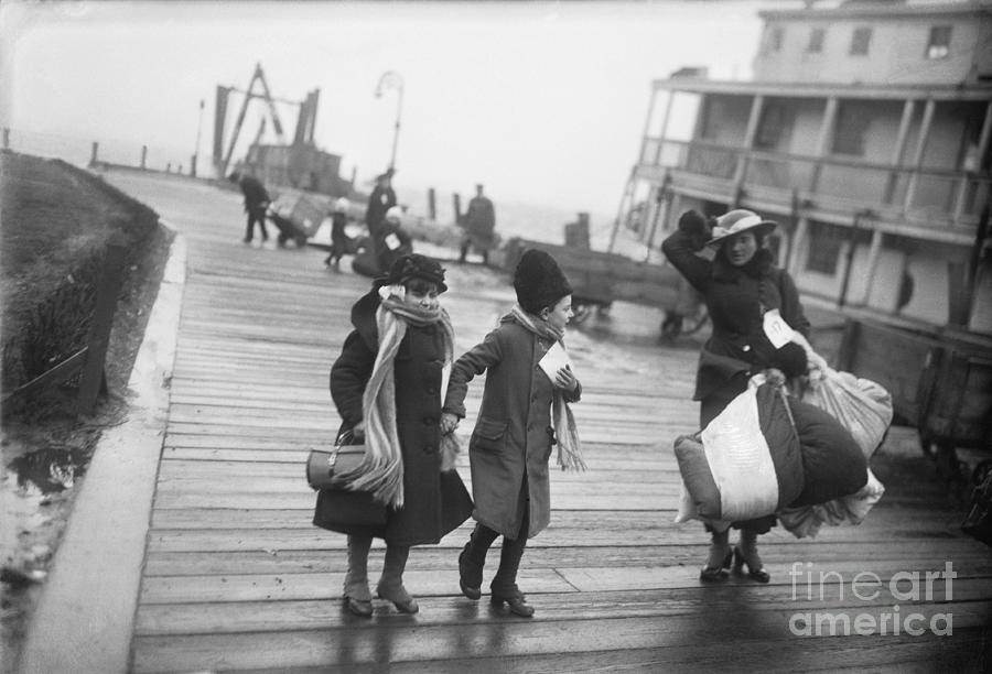 Belgian Refugees At Ellis Island Photograph by Bettmann