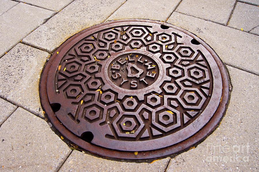 Bell Telephone Manhole In Detroit Photograph by Mark Williamson/science Photo Library