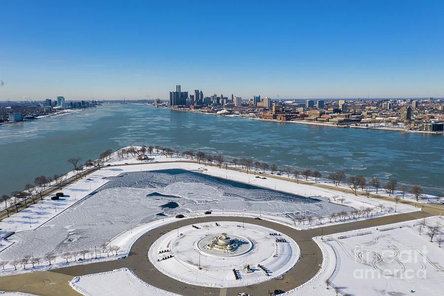 Belle Isle And Detroit River Photograph by Jim West/science Photo Library