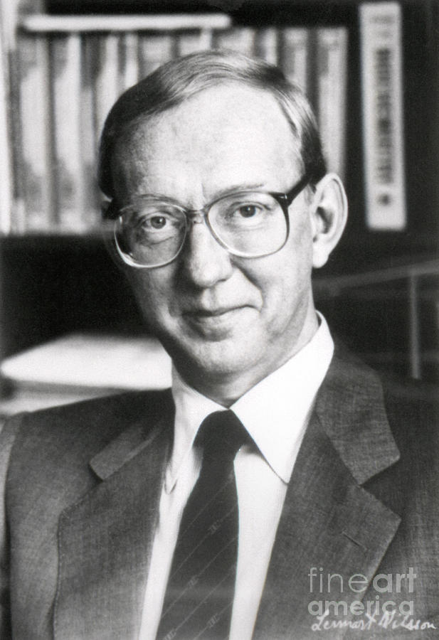 Bengt Samuelsson Photograph by Us National Library Of Medicine/science Photo Library