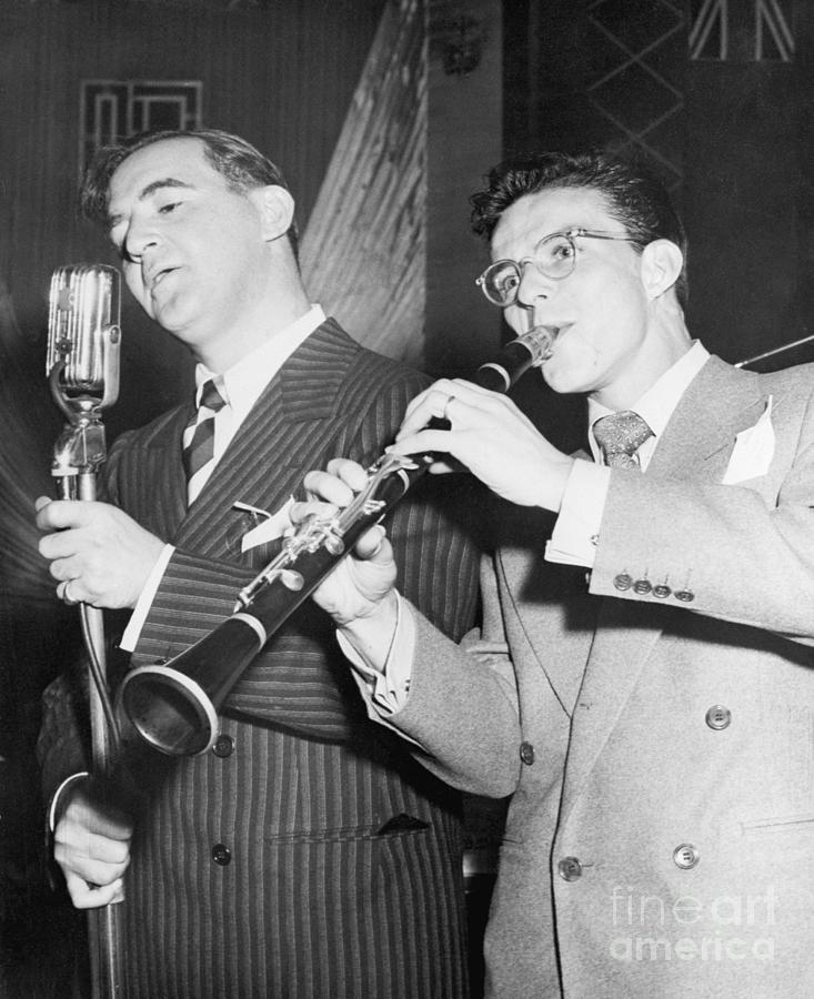 Benny Goodman And Frank Sinatra Photograph by Bettmann