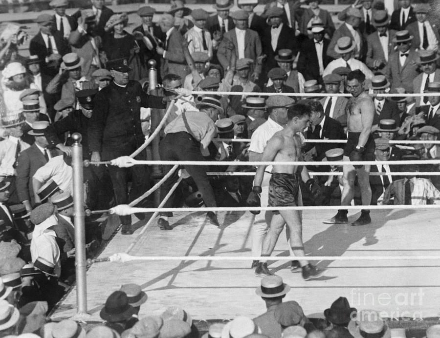 Benny Leonard And Rocky Kansas In Ring Photograph by Bettmann