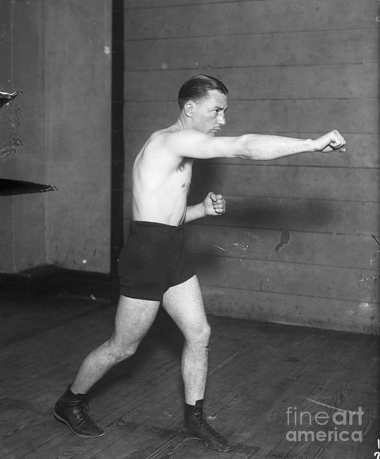 Benny Leonard Punching Photograph by Bettmann
