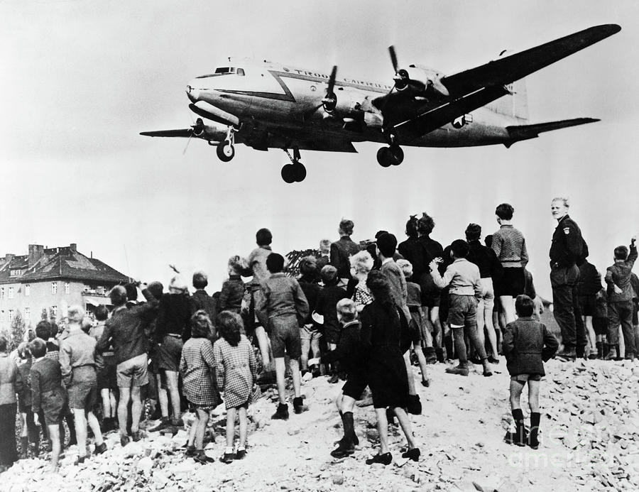 Berlin Airlift Plane Landing Photograph by Bettmann