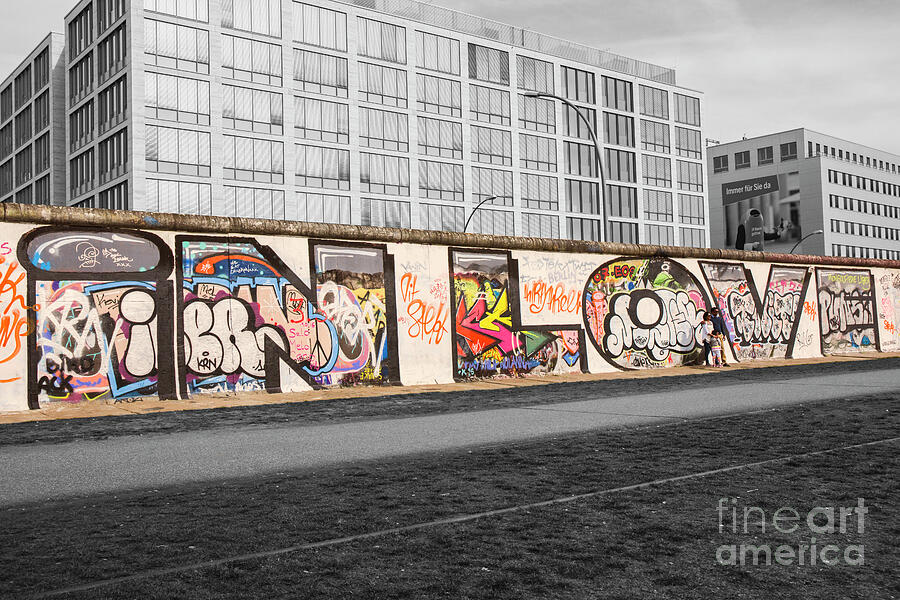 Berlin - In Love Wall Photograph by Stefano Senise
