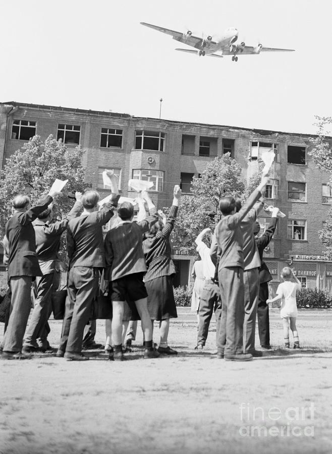 Berlin Residents Waving At American Photograph by Bettmann