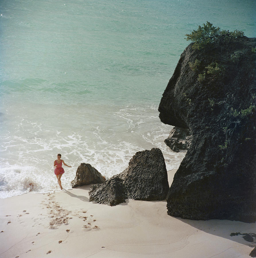 People Photograph - Bermuda Beach by Slim Aarons