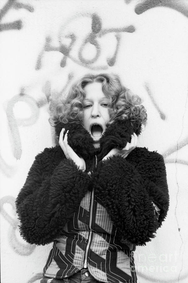 Bette Midler In Nyc Photograph by The Estate Of David Gahr