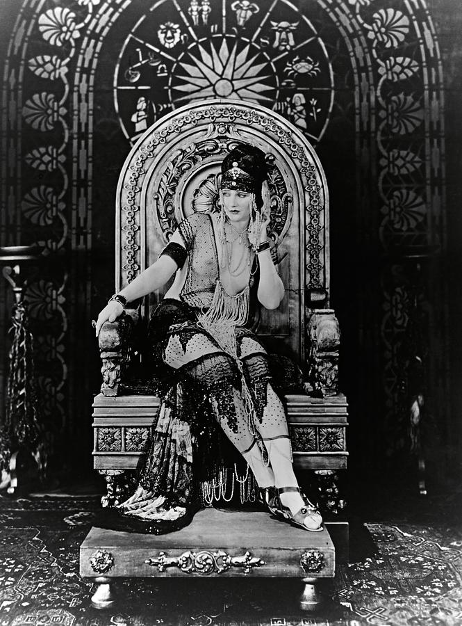 BETTY BLYTHE in THE QUEEN OF SHEBA -1921-. Photograph by Album
