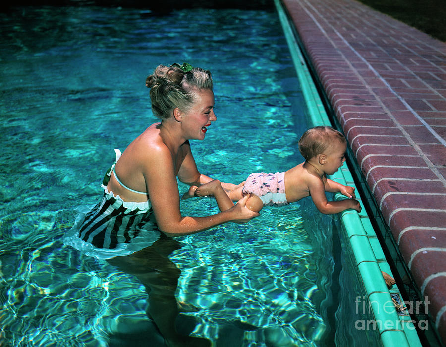 Betty Hutton Teaching Her Baby Daughter Photograph by Bettmann