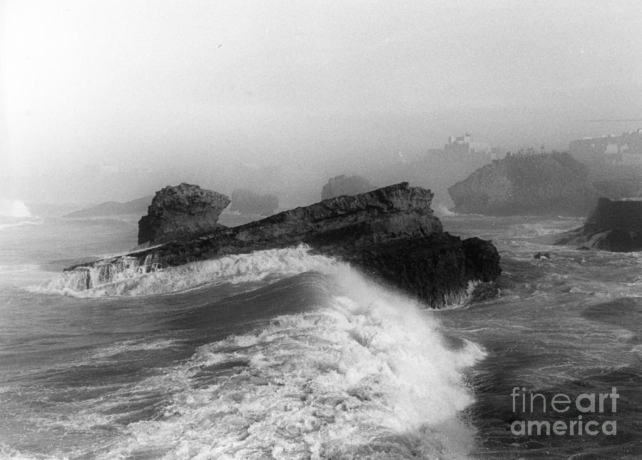 Biarritz Vagues Photograph by - Fine Art America