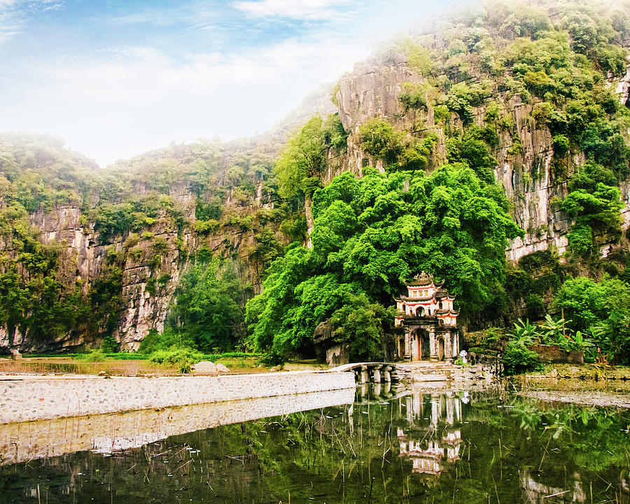 VIETNAM  The Pagodas of Bich Dong