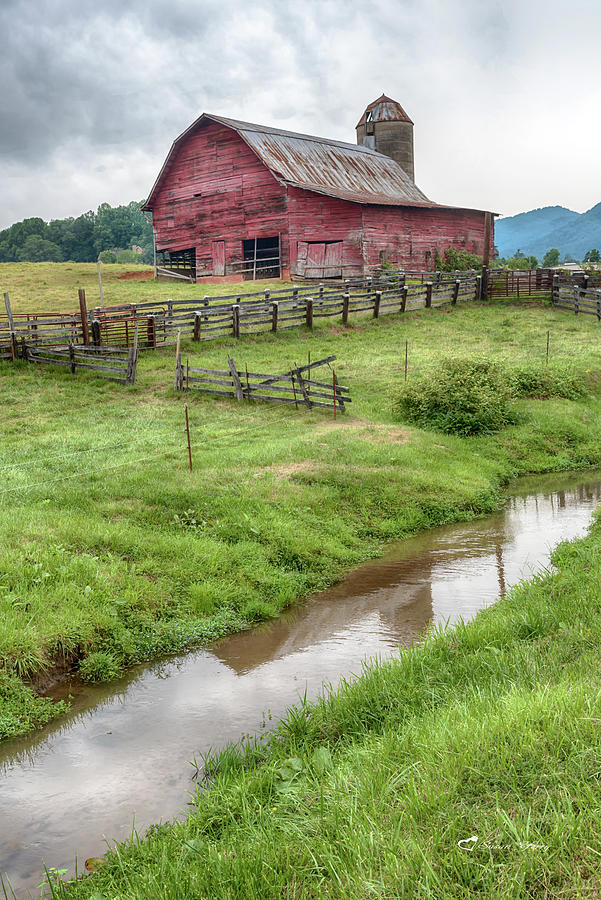 Big Red Barn #1045 Photograph by Susan Yerry