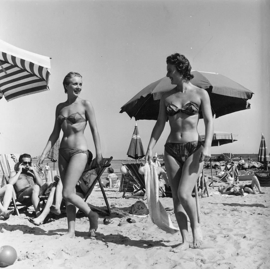 Bikini Girls Photograph by Bert Hardy