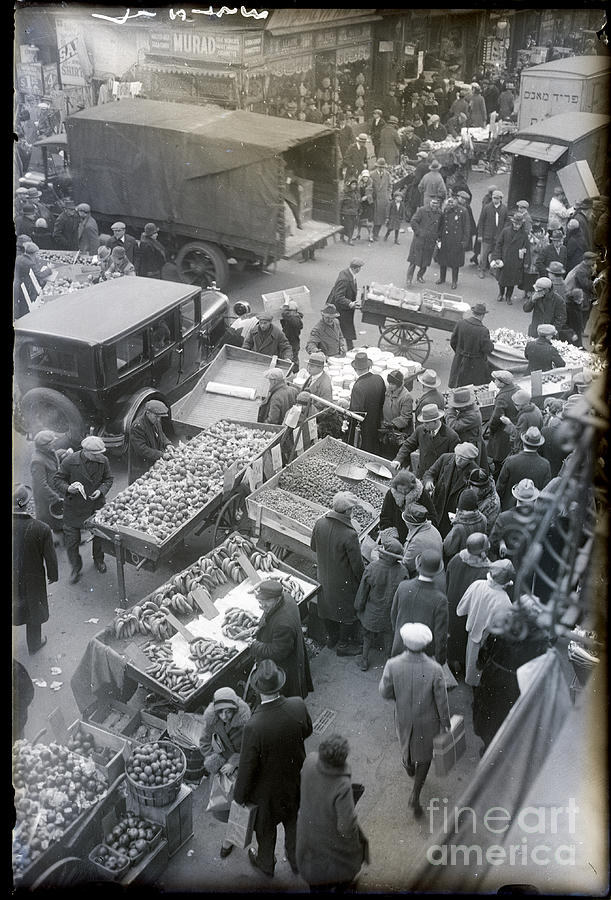 Birdseye View Of The Holiday Atmosphere Photograph by Bettmann Birdseye View Of The Holiday Atmosphere Photograph by Bettmann