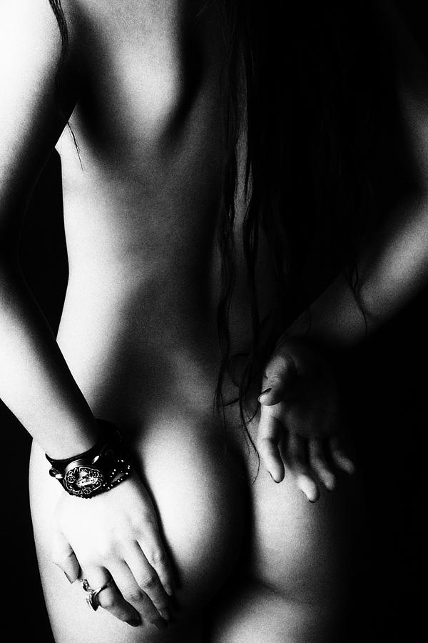 Nude Photograph - Blade Back Bottom by David Mccracken