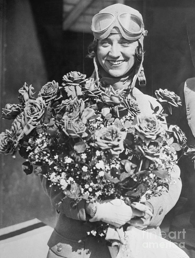 Blanche Noyes Holding A Bouquet Photograph by Bettmann