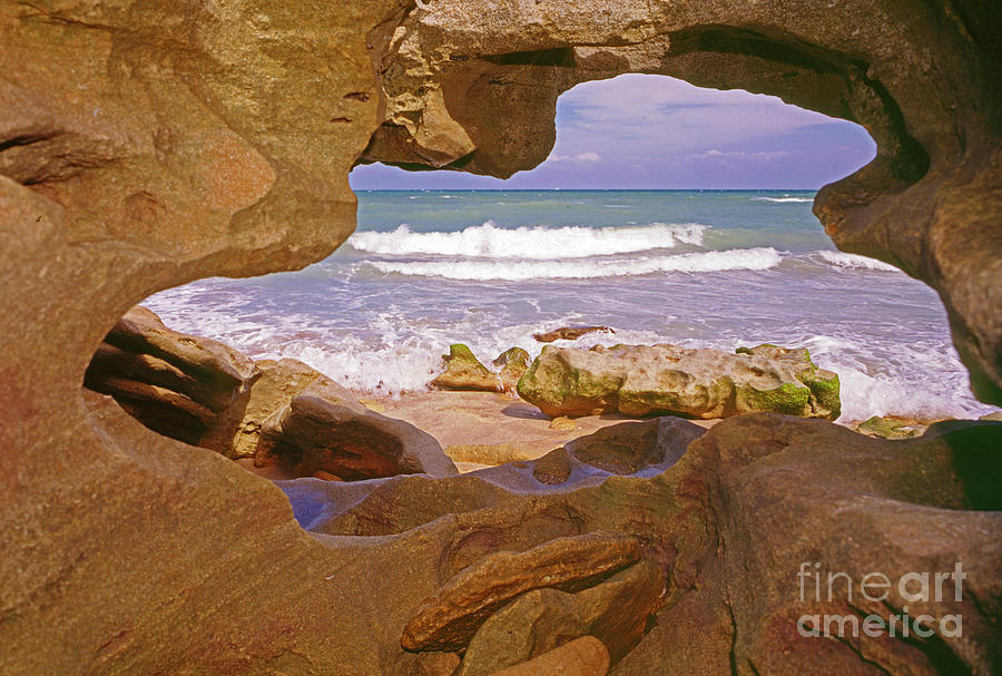 Blowing Rocks Cave Beachscape Photograph by Larry Nieland
