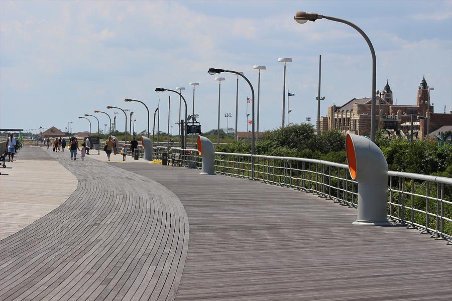 are dogs allowed on jones beach boardwalk