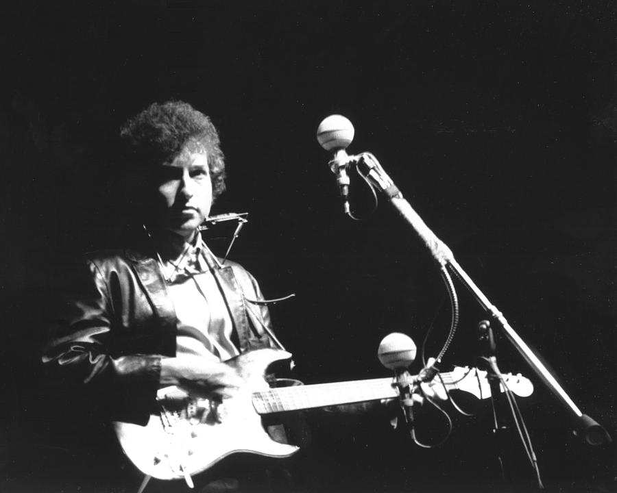 Bob Dylan Photograph - Bob Dylan Goes Electric by Alice Ochs