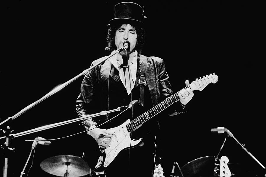 Bob Dylan Performing In England Photograph by Express Newspapers