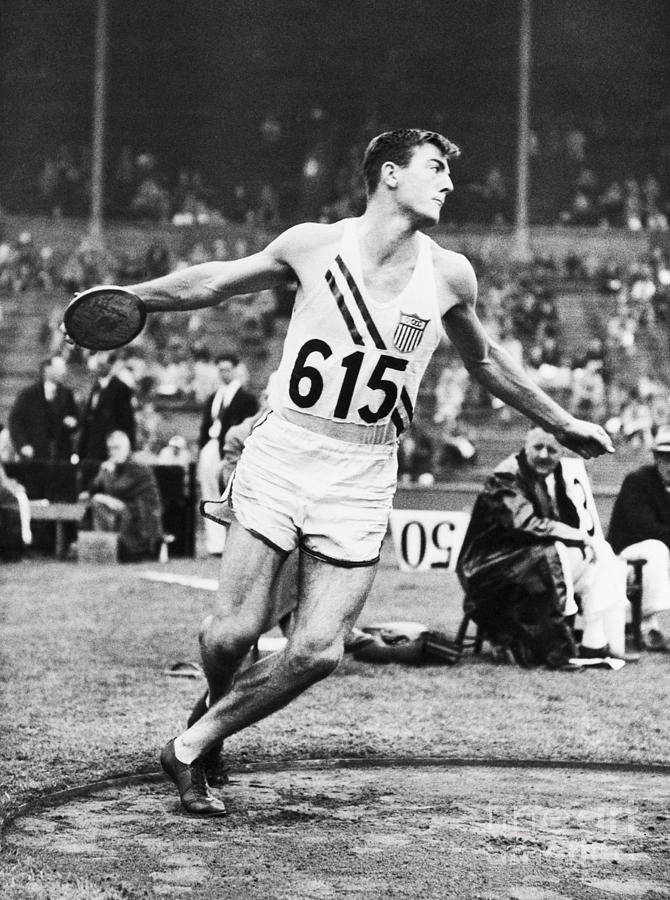 Bob Mathias In 1948 Olympic Decathalon Photograph by Bettmann