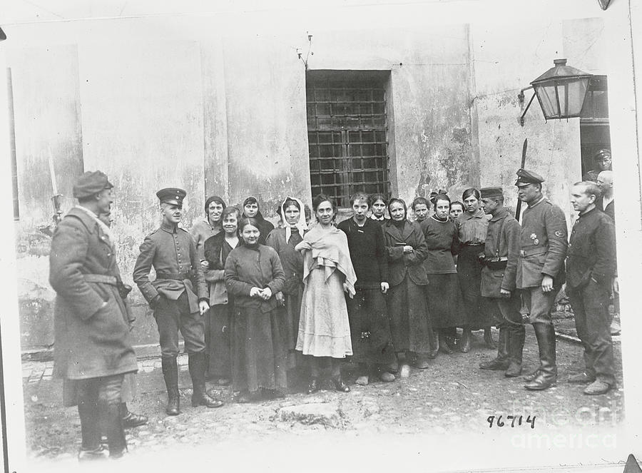 Bolshevists And German Troops Photograph by Bettmann
