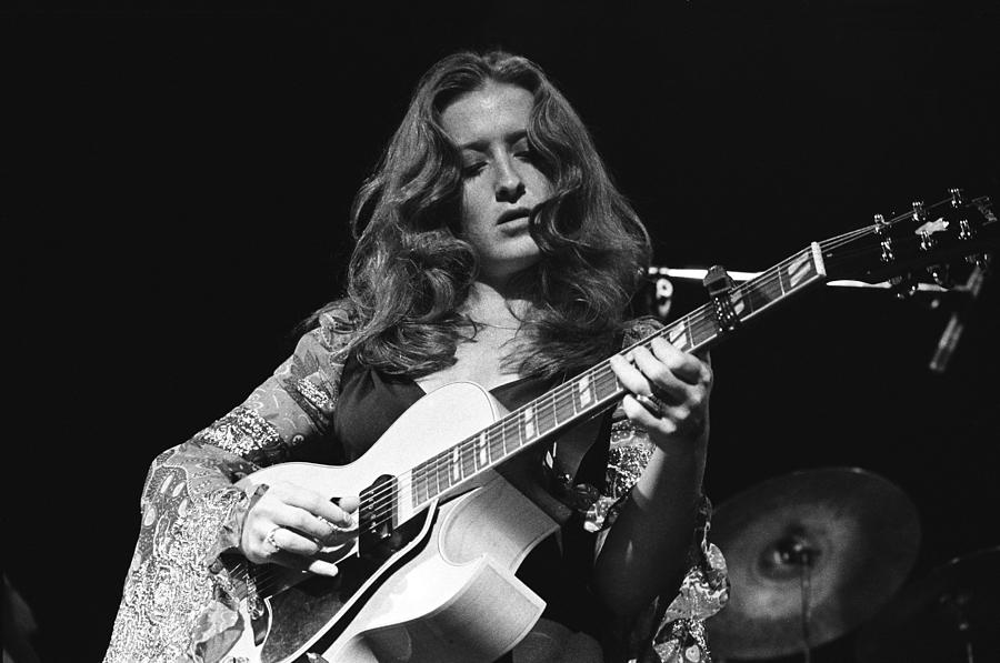 Bonnie Raitt Performs Live Photograph by Richard Mccaffrey