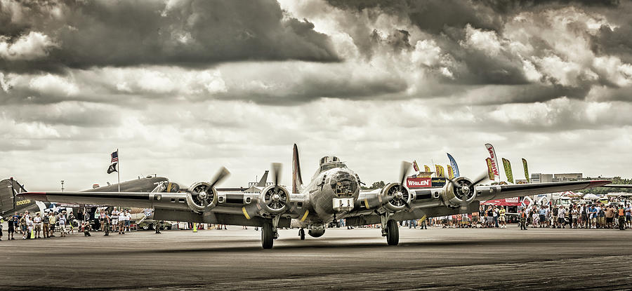 Boom B-17 Photograph