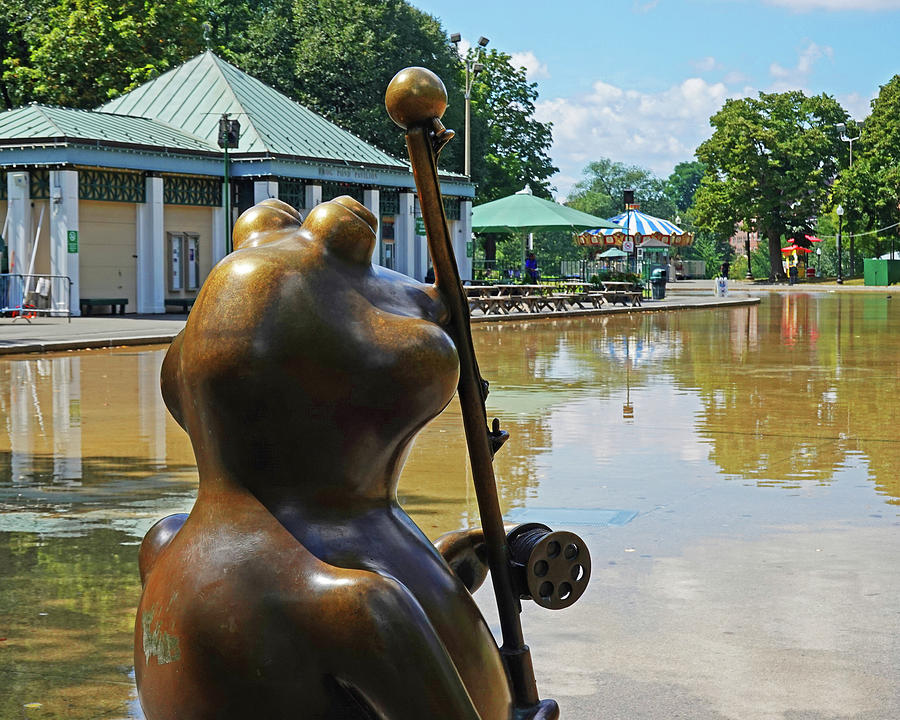 https://images.fineartamerica.com/images/artworkimages/mediumlarge/2/boston-common-frog-statue-fishing-pole-boston-ma-toby-mcguire.jpg