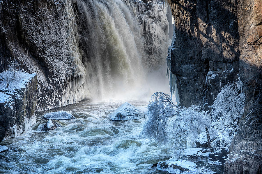 Bottom of the Great Paterson Falls Photograph by Alan Goldberg