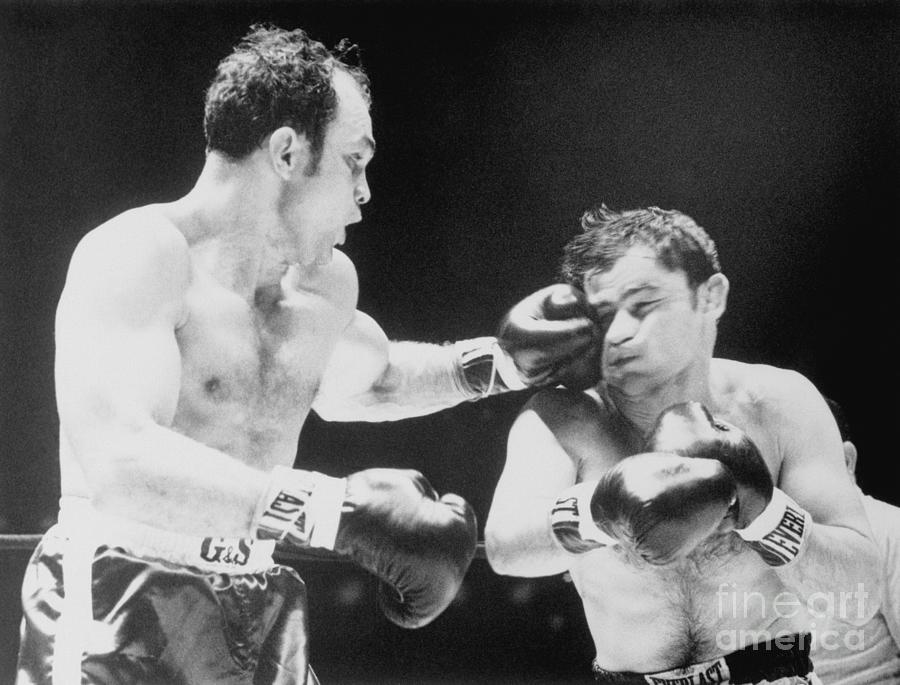 Boxer Carlos Ortiz Punching Edmundo Photograph by Bettmann