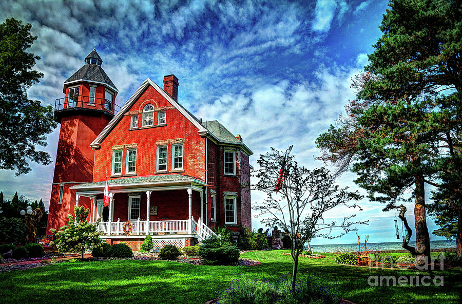 Braddock Point Lighthouse Photograph By Deborah Klubertanz - Pixels