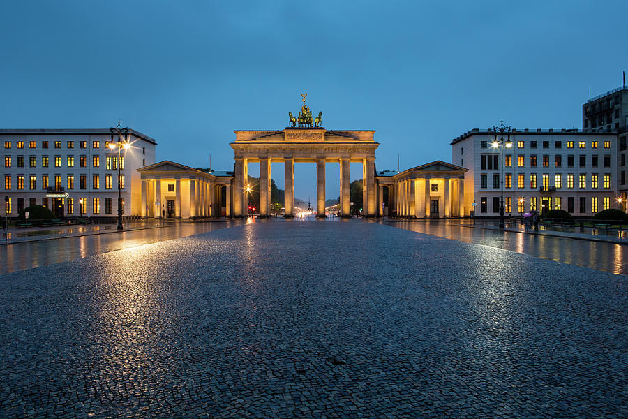 Brandenburg Gate At Dusk Photograph by Richard Ianson