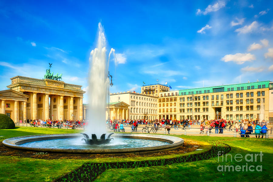 Brandenburg Gate Photograph - Brandenburg Gate, Pariser Platz Square, Berlin - Germany by Stefano Senise Brandenburg Gate Photograph - Brandenburg Gate, Pariser Platz Square, Berlin - Germany by Stefano Senise