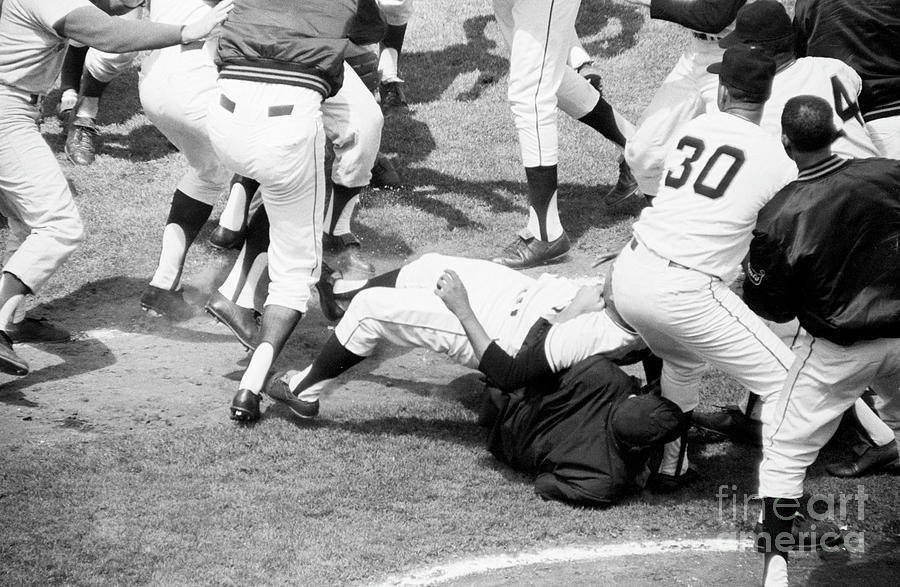 Brawl Between Giants And Dodgers Photograph by Bettmann