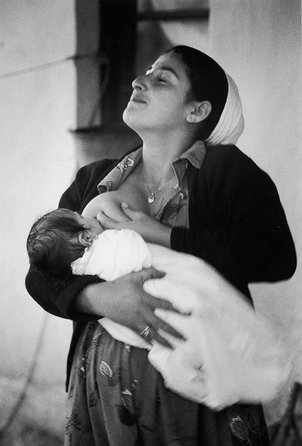 Black And White Photograph - Breastfeeding by Paul Schutzer